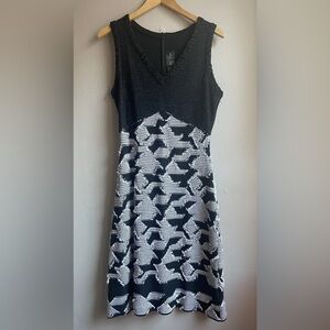 St. John Black White Wool Blend Midi Sheath Dress Sz. 4 S